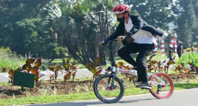 Lihat Sepeda Unik yang Dipakai Jokowi Berkeliling Area Istana Bogor