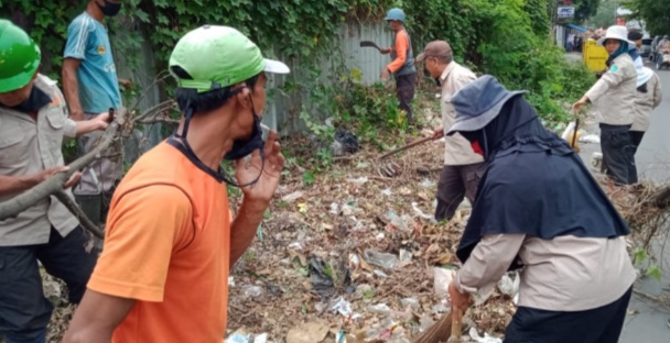 Masih Banyak Masyarakat Kota Cirebon Buang Sampah Sembarangan