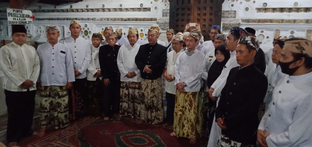 Keluarga Kesultanan Cirebon Tolak Penobatan PRA Luqman