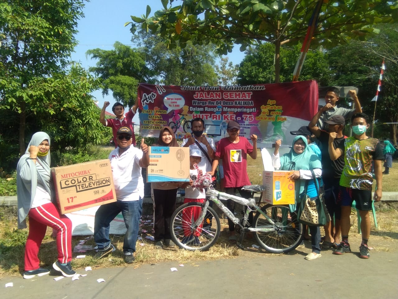 RW 04 Blok Sabrang Kalikoa Gelar Jalan Sehat