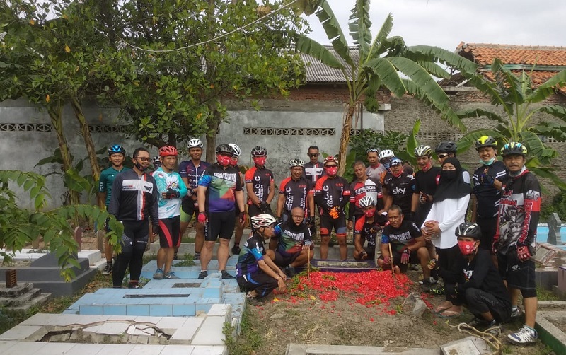 Tribute untuk Alm Suatma, C3 Gowes Tabur Bunga