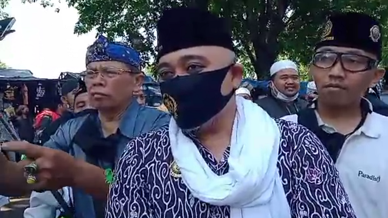 Hadir di Alun-alun Kasepuhan, Pangeran Kuda Putih: Kami Menolak Luqman sebagai Sultan Sepuh XV