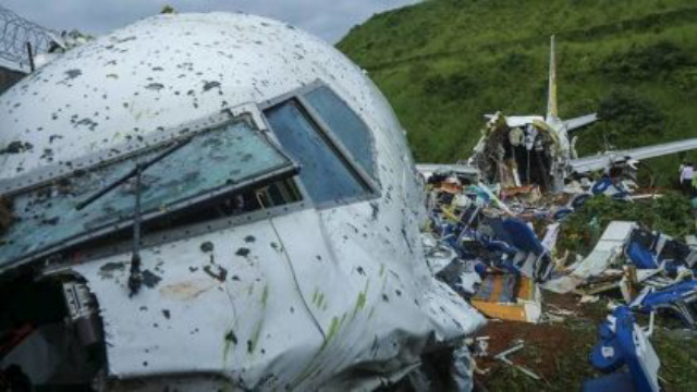 Pesawat India Express Jatuh, 18 Orang Dikabarkan Tewas