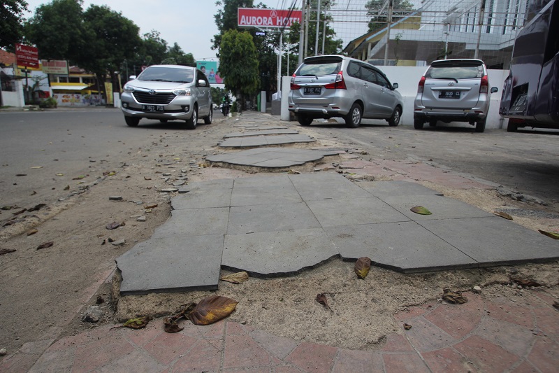 Lelang Proyek Trotoar Jl Siliwangi Diduga Dikondisikan