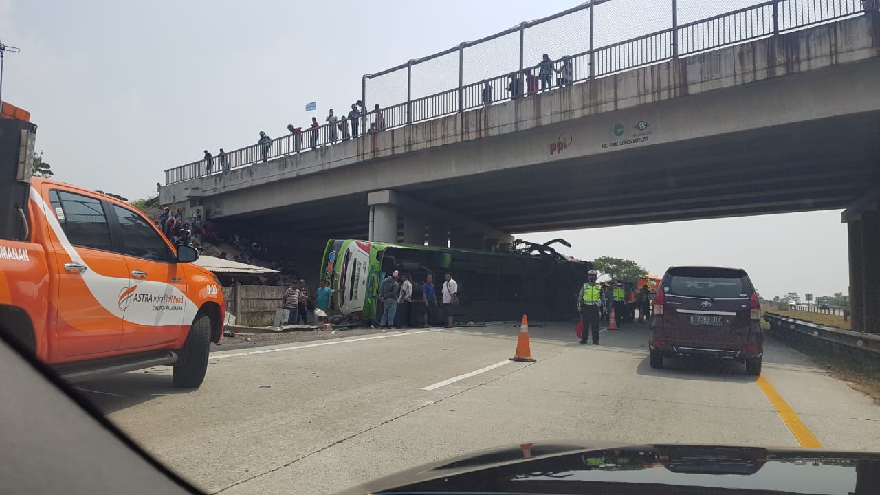 Kecelakaan Tol Cipali, Bus Hilang Kendali Seruduk Avanza dan Truk, 2 Orang Meninggal Dunia