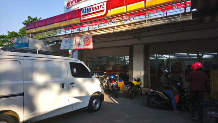 Kawanan Rampok Minimarket di Cirebon Bersenjata Api dan Pisau, Kendarai Mobil Leter B