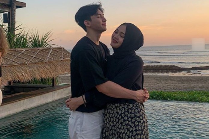 Jeffry Reksa Posting Foto Peluk Putri Delina, Begini Komen Netizen