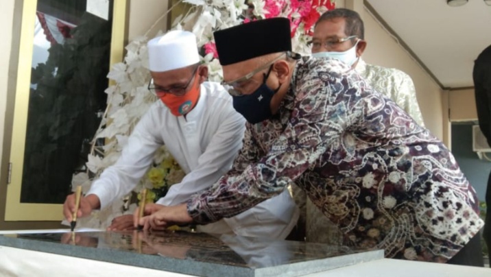 Menkop UKM Resmikan Asrama Ponpes Darul Falah