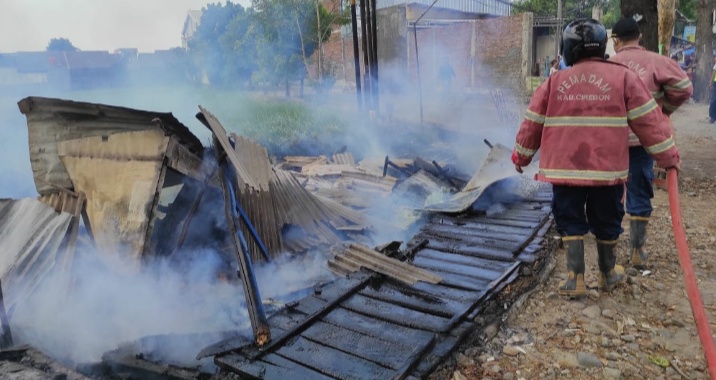 Puntung Rokok Bikin Warung di Wanasaba Kidul Ludes Terbakar