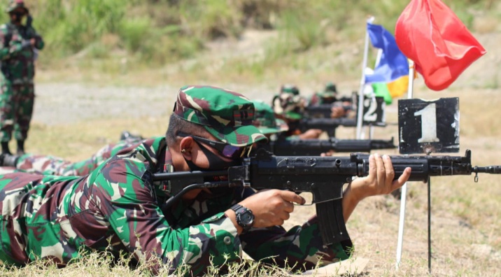 95 Prajurit Kodim 0614/Kota Cirebon Tingkatkan Kemampuan Menembak