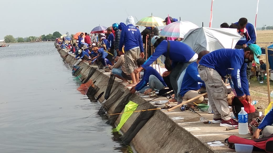 400 Peserta Ikuti Lomba Mancing Embung Sidadadi