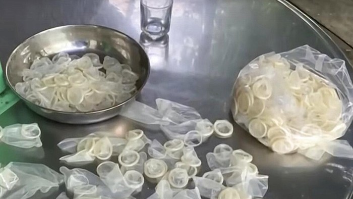Hiii, Ratusan RIbu Kondom Bekas Dicuci dan Siap Dijual Lagi