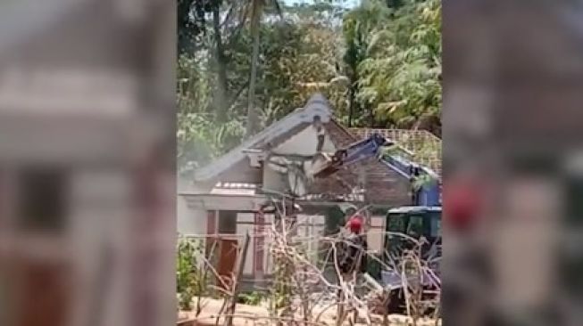 Rumah Ibu Kandung Dirobohkan Anak karena Tak Bayar Utang