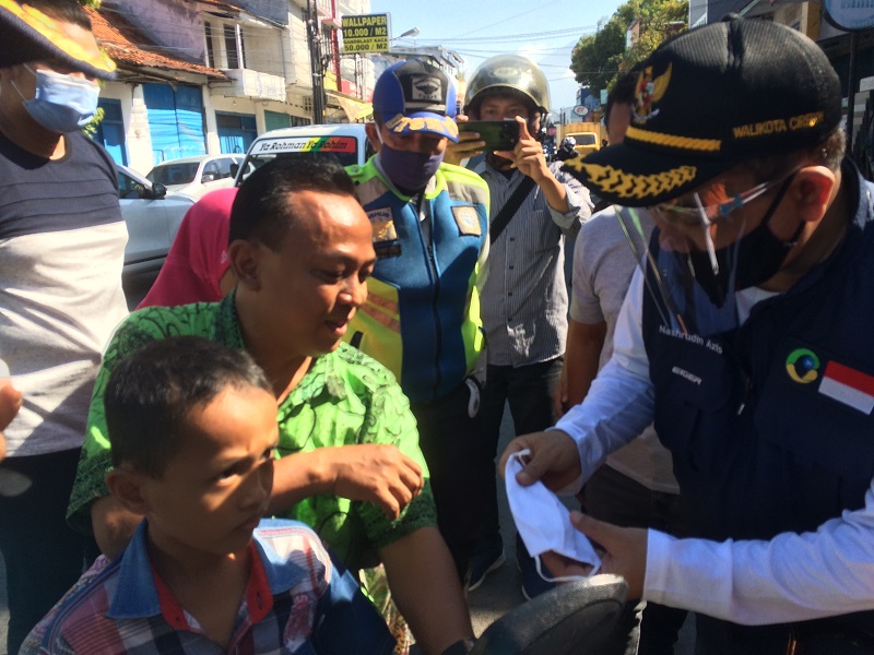 Walikota: Kaki Saya Masih Sakit, Tapi Harus Tetap Ingatkan Warga Pakai Masker