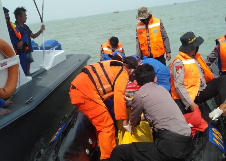 Berenang di Laut, Warga Pekalipan Sempat Hilang, Ditemukan di Muara Kalibangka