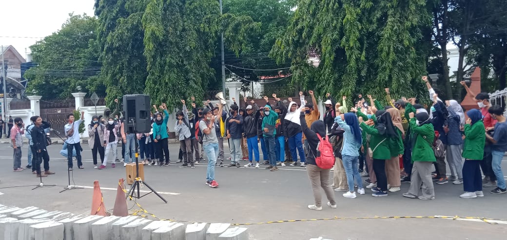 Mahasiswa Cirebon Kembali Suarakan Penolakan Omnibus Law