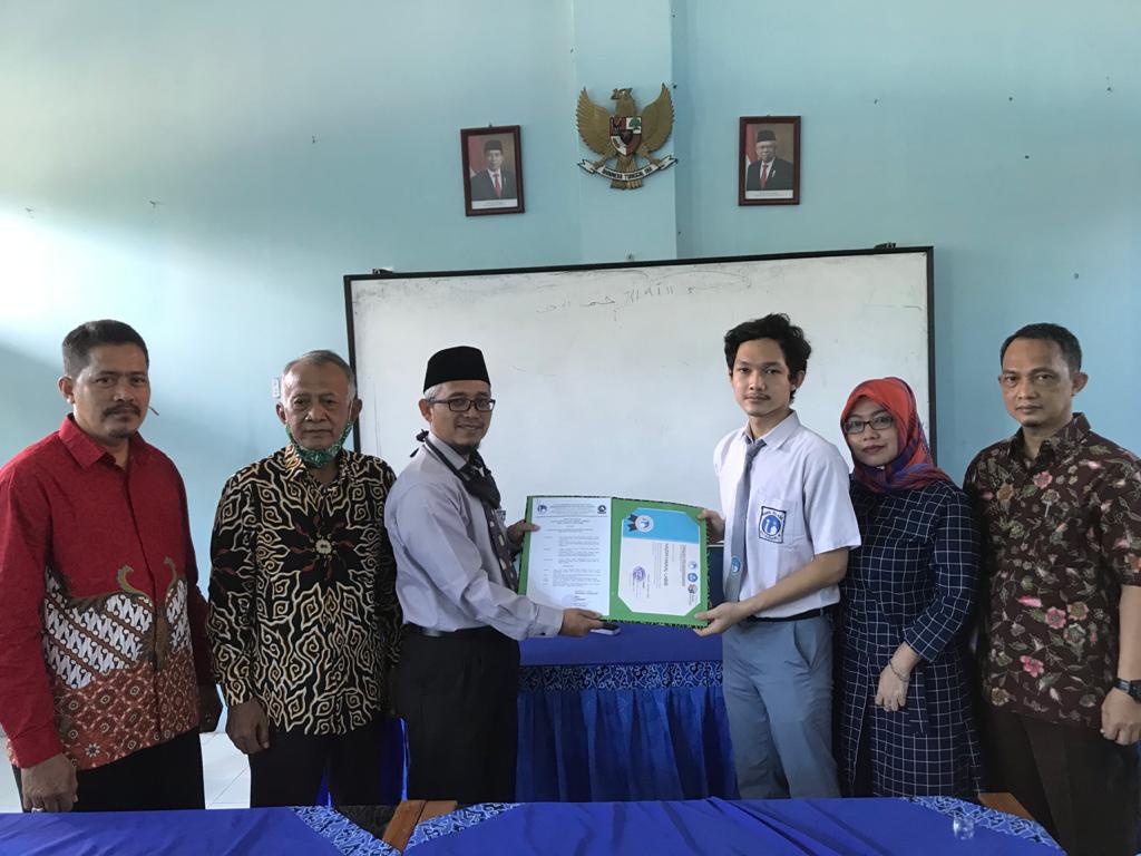 Siswa SMA Islam Al Azhar 5 Cirebon Ikuti Kompetisi Sains Nasional