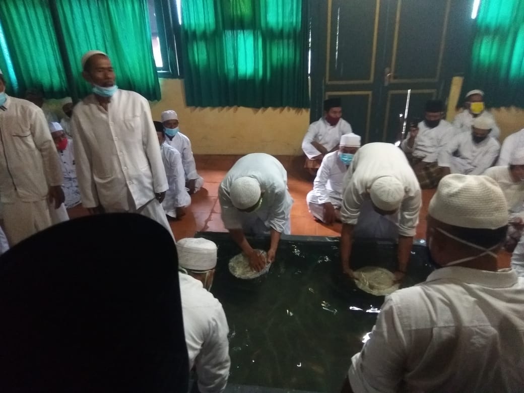 Jelang Maulid Nabi, Keraton Kasepuhan Helat Tradisi Siraman Panjang