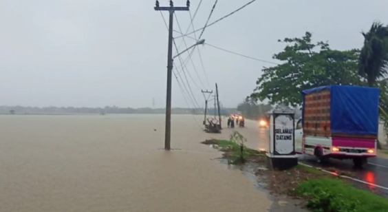 Kepala BNPB Doni Monardo Beserta Rombongan Kunjungi Korban Banjir Bandang Garut