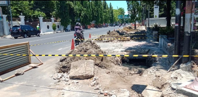 DPRD Sambut Positif Perbaikan Trotoar Jalan Protokol Kota Cirebon