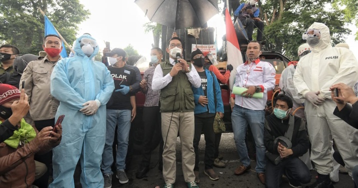 Ridwan Kamil Temui Demonstran Buruh di Depan Gedung Sate, Ini yang Disampaikan