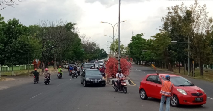 Ada Demo Mahasiswa di Jalur Pantura Brigjen Dharsono Cirebon, Arus Lalu Lintas Dialihkan