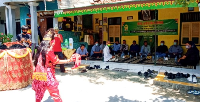 Tari Topeng dan Sintren Cirebon Menarik Perhatian Rombongan DPRD Ponorogo