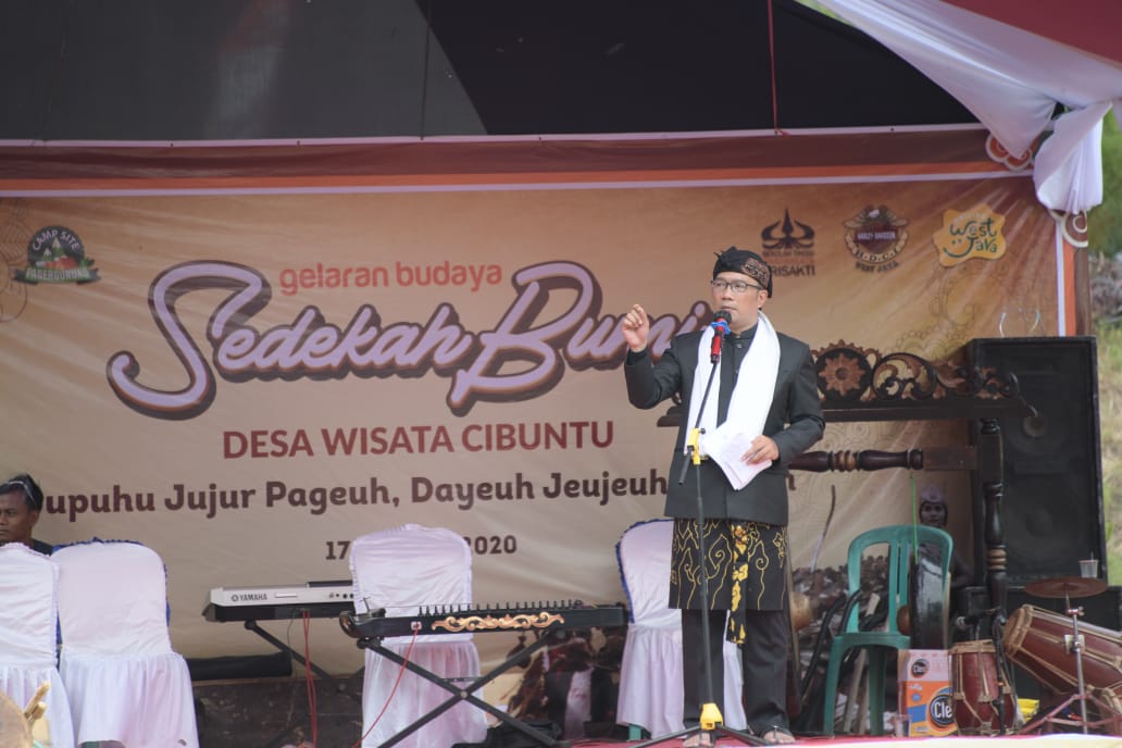 Hadir di Sedekah Bumi Desa Cibuntu, Gubernur Titip Ini untuk Warga Kuningan