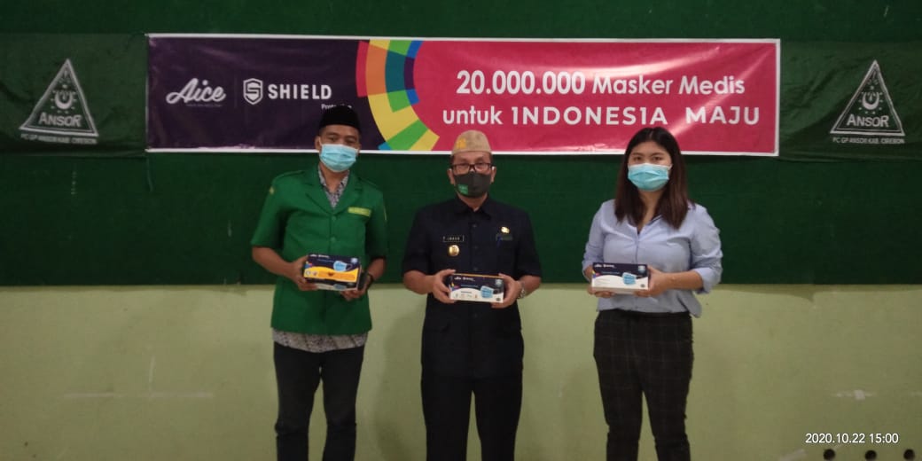 Hari Santri, Aice Group dan GP Ansor Cirebon Distribusikan Masker Medis