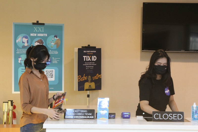 Melihat Keseharian Para Pekerja Bioskop di Kota Cirebon