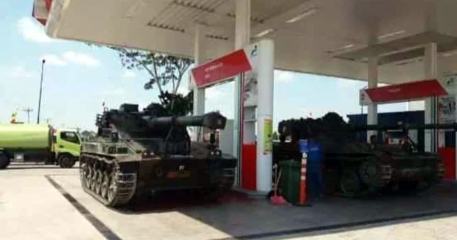 Viral, Tank Baja Isi BBM ke SPBU