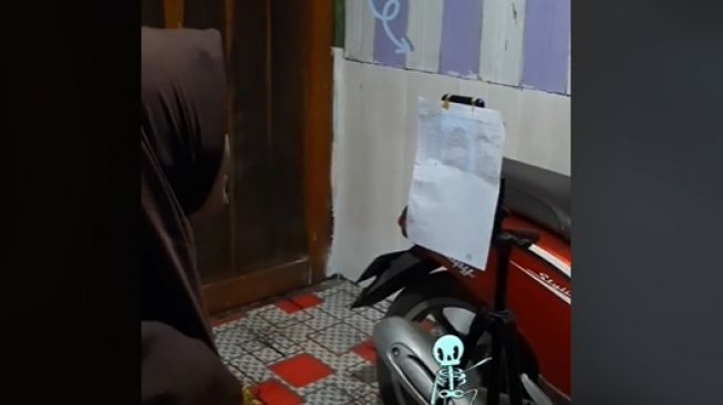 Ada-ada Saja, Trik Unik Siswi Setor Hafalan saat Belajar Online