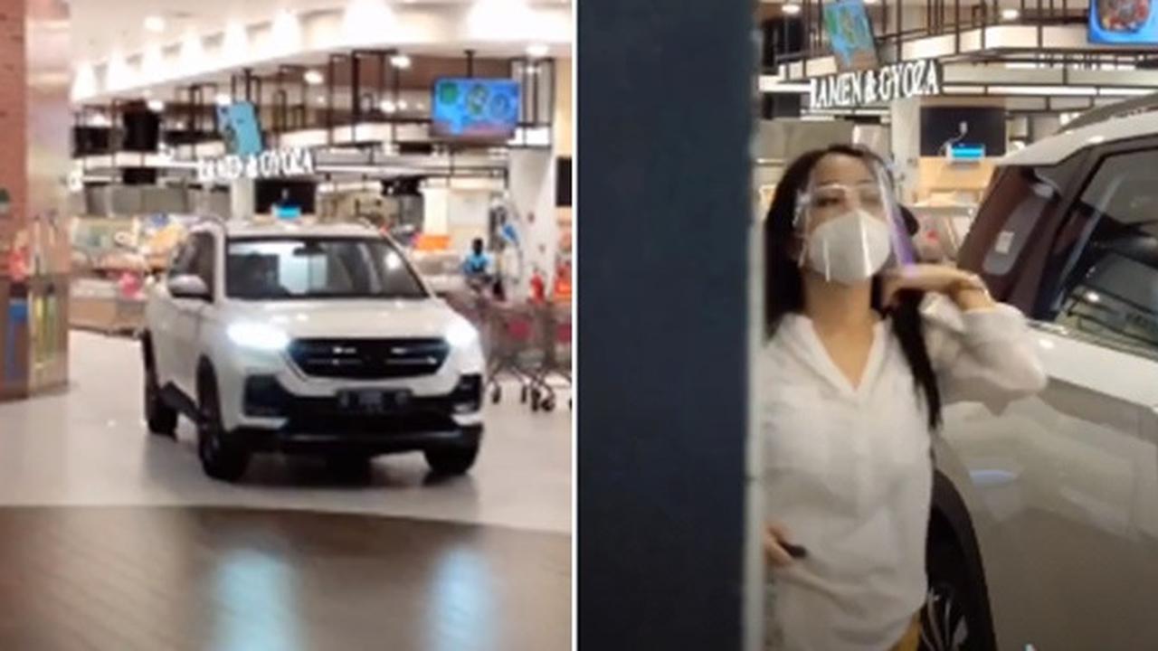 Wanita Cantik Bawa Masuk Mobil dan Parkir di Tengah Mall