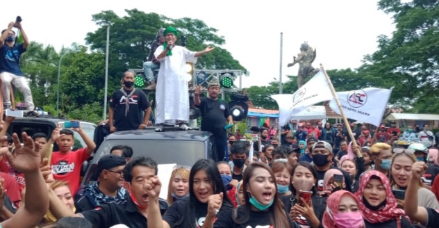 Massa Aliansi Seniman Cirebon Demo Kantor Bupati, Tuntut Perizinan Hiburan Hajatan Dicabut