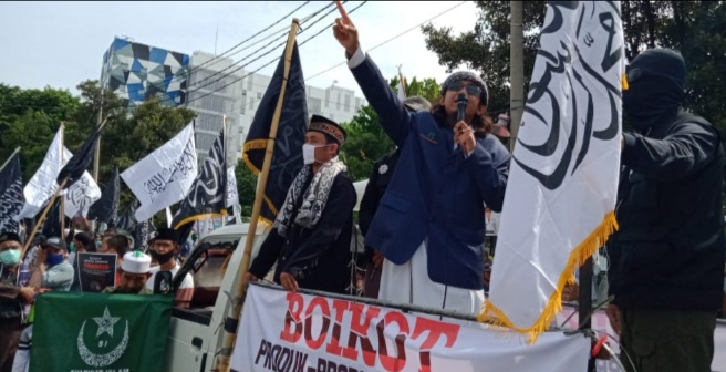 Puluhan Massa di Kota Cirebon Demo Anti Macron, Serukan Boikot Produk Prancis