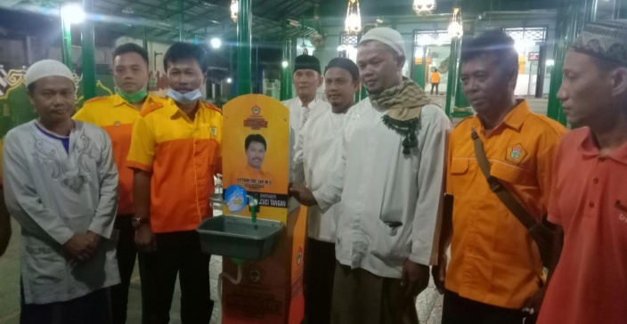 Kosgoro Kota Cirebon Bagikan Fasilitas Pencegahan Covid-19