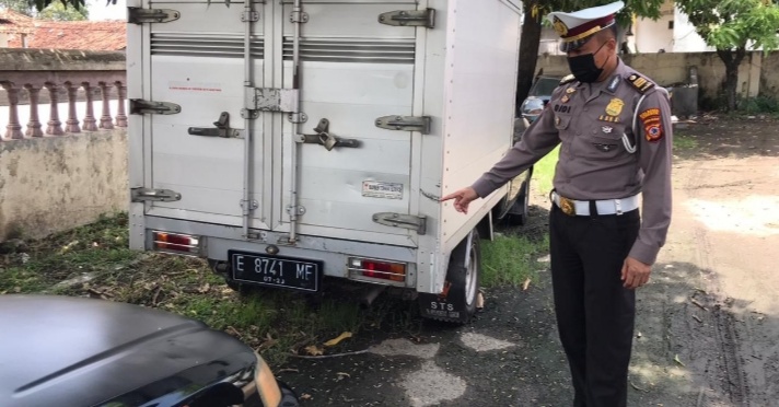 Tabrak Mobil Mundur, Polisi di Losari Tewas