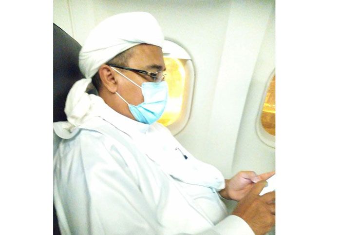 Beredar Foto Habib Rizieq di Dalam Pesawat, Perjalanan Pulang ke Indonesia?