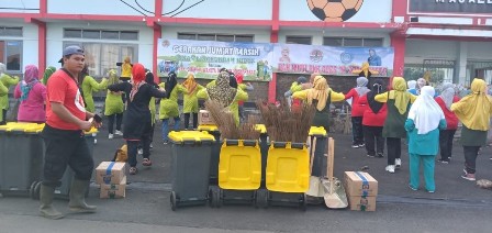 DLH Bersama TP PKK Majalengka Atasi Masalah Sampah