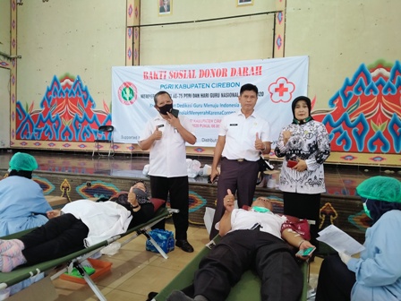 Gelar Donor Darah Libatkan Ratusan Pengurus PGRI Tingkat Kecamatan