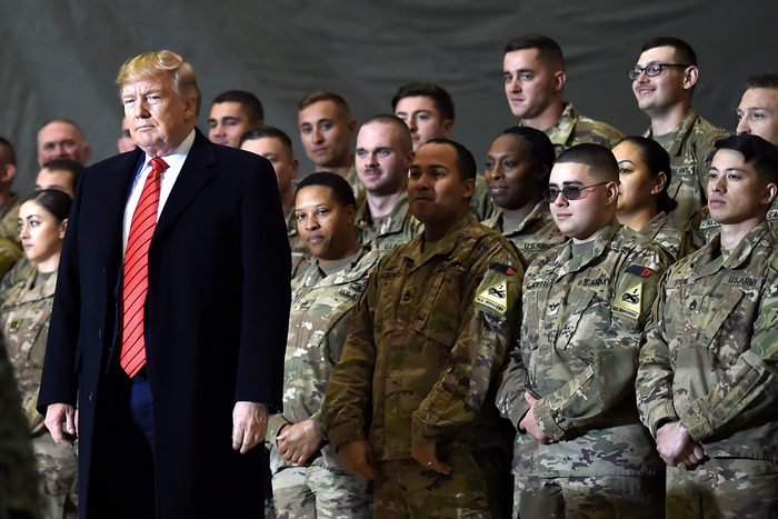 Trump Tarik Pasukan dari Timur Tengah