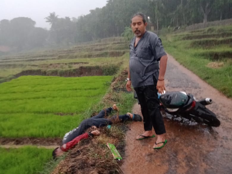 Warga Lebakmekar yang Tesambar Petir Ternyata Sedang Mengemudi Motor