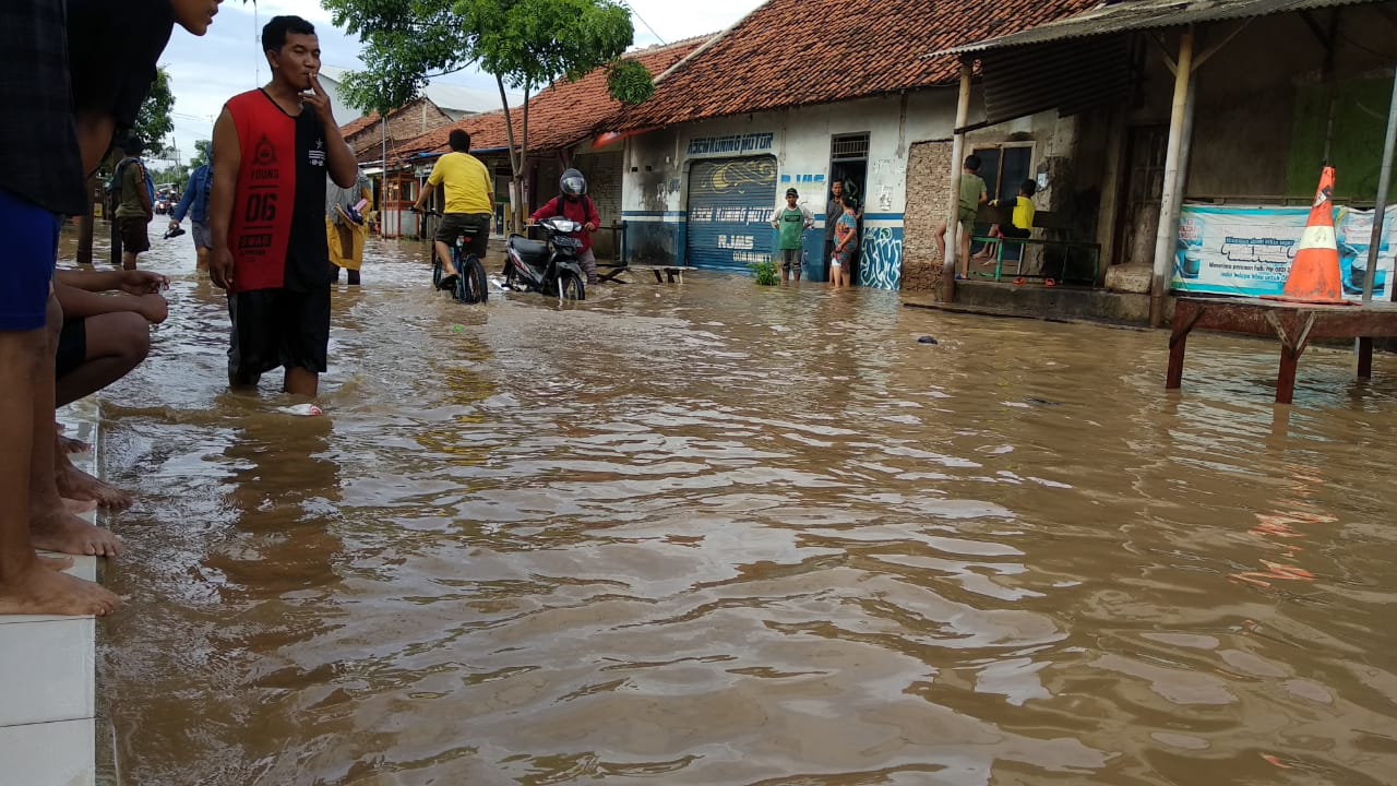 Pagi Ini, Banjir Masih Rendam Cirebon Timur, Meluas sampai ke Pangenan