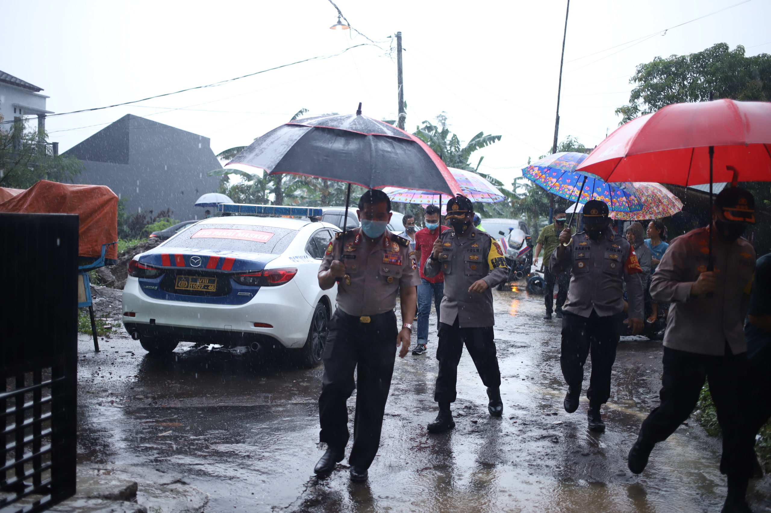 Kemenko Polhukam Kawal PSN, Hujan-hujanan  Tinjau Sutet Tower 6 PLTU II Cirebon