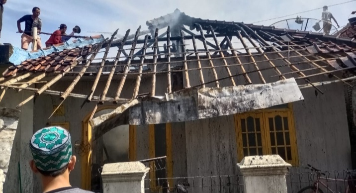 Diduga Korsleting Listrik, Rumah Warga Ciuyah Terbakar, Duit dan Emas Ikut Hangus