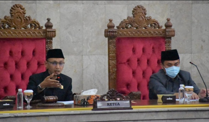 Rapat Paripurna Pemilihan Calon Wakil Bupati Cirebon Dihujani Intrupsi