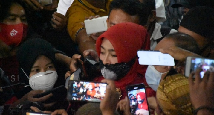 Menitikkan Air Mata Terpilih sebagai Wakil Bupati Cirebon, Ayu: Alhamdulillah Saya Dapat Doa dari Suami