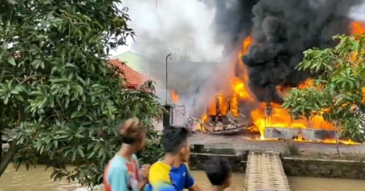 Kios Bensin Eceran Terbakar, Korban Tak Sempat Menghindar