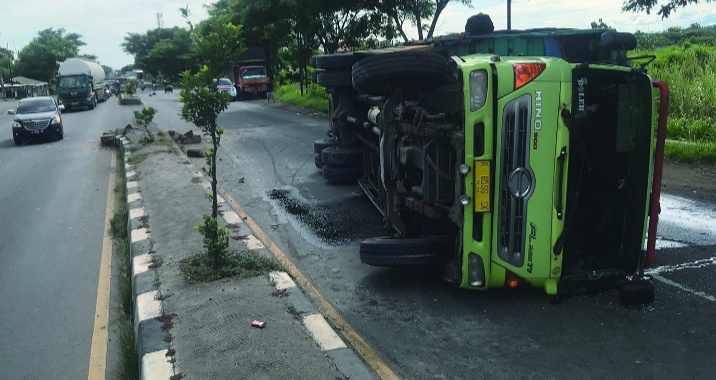 Tragis, Pemotor Asal Sumsel Tewas Terlindas Truk di Pantura Cirebon