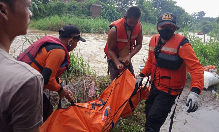 Tim SAR Temukan Korban Tenggelam di Sungai Grenjeng Harjamukti